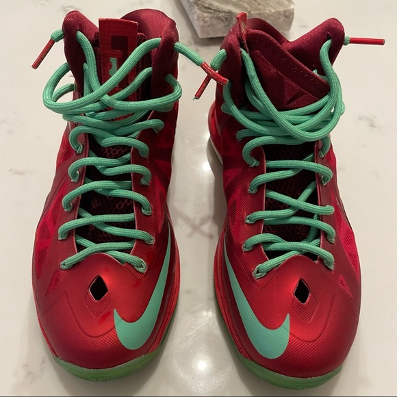 NIKE LeBron X Christmas Sneaker 